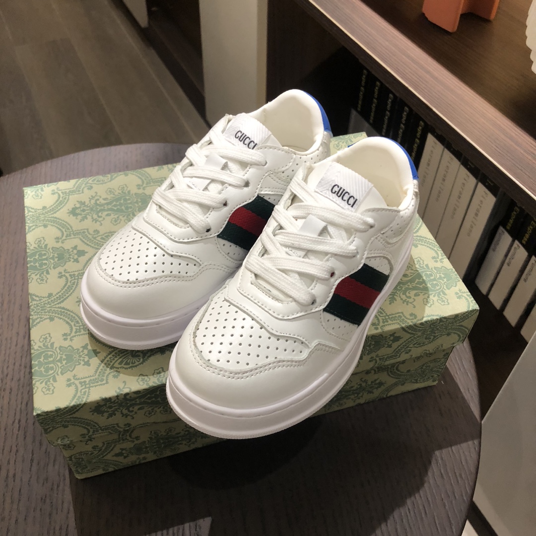 Children's shoes child